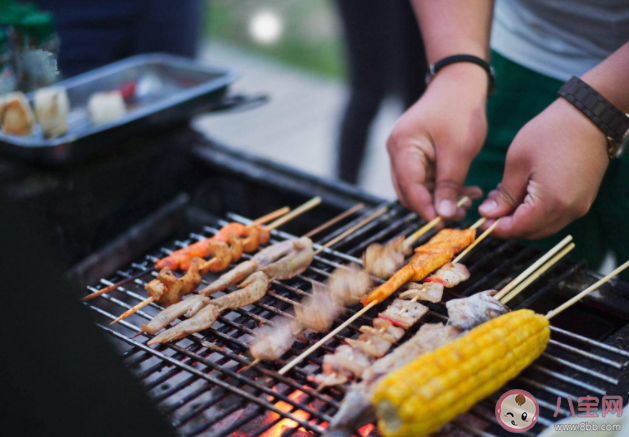 户外烧烤为了生火更快直接把液体酒精倒在木炭上可行吗 蚂蚁庄园3月27日正确答案 户外烧烤为了生火更快直接把液体酒精倒在木炭上可行吗 蚂蚁庄园3月27日正确答案