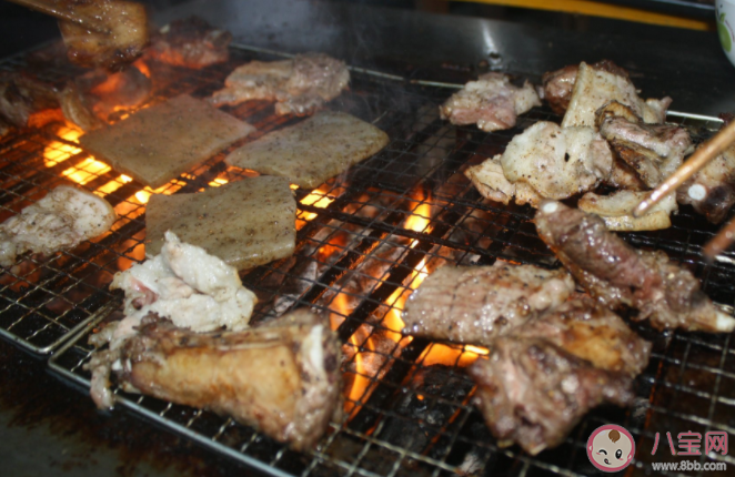 户外烧烤为了生火更快直接把液体酒精倒在木炭上可行吗 蚂蚁庄园3月27日正确答案 户外烧烤为了生火更快直接把液体酒精倒在木炭上可行吗 蚂蚁庄园3月27日正确答案