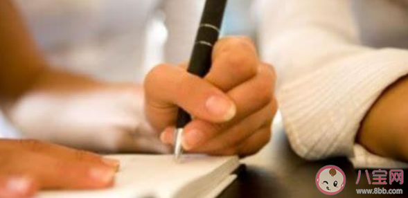 ​蚂蚁庄园2月26日答案：小朋友习惯用左手写字有必要强行纠正为右手吗 