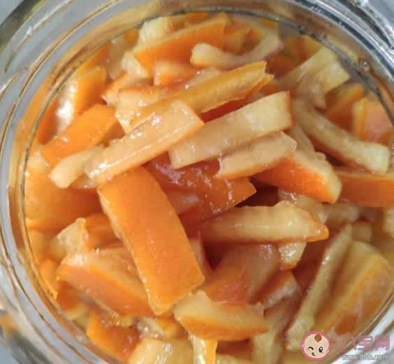 橙子皮能不能泡水喝 用橙子皮泡水喝有什么好处 橙子皮能不能泡水喝 用橙子皮泡水喝有什么好处