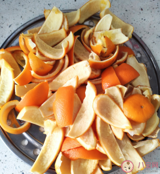 橙子皮能不能泡水喝 用橙子皮泡水喝有什么好处 橙子皮能不能泡水喝 用橙子皮泡水喝有什么好处