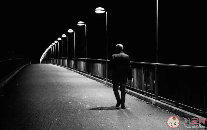 那些孤独的人啊夜晚是否还回家是什么歌 《孤独颂歌》完整版歌词在线听歌