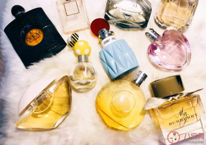 该闻过香水的前中后调后再选购吗 怎样挑选合适的香水