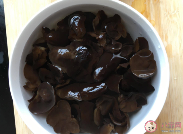 木耳浸泡多久会中毒 ​木耳浸泡时间过长为什么会中毒