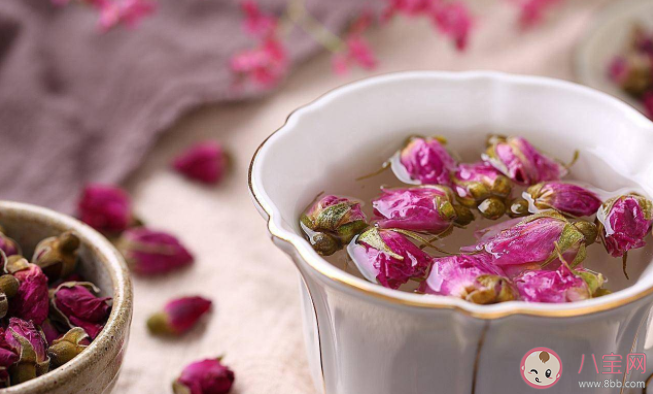 红玫瑰与白玫瑰效果有什么不同 玫瑰花怎么正确冲泡 红玫瑰与白玫瑰效果有什么不同 玫瑰花怎么正确冲泡