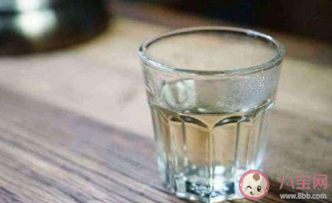 喝水不足会有哪些健康风险 哪些情况代表你的身体缺水了 喝水不足会有哪些健康风险 哪些情况代表你的身体缺水了