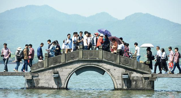 今年十一长假有多少人出游 哪些城市十一出行的游客多 今年十一长假有多少人出游 哪些城市十一出行的游客多