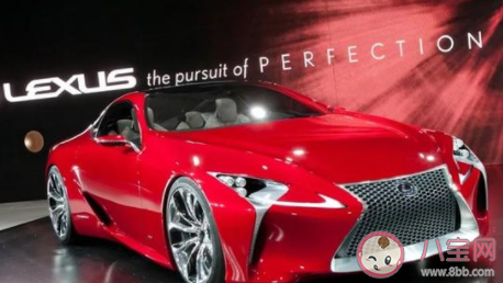 汽车前机盖打不开怎么回事 汽车前盖两边缝为什么不一样大