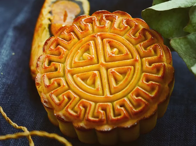 孩子什么时候吃月饼比较好 孩子过量吃月饼有什么危害