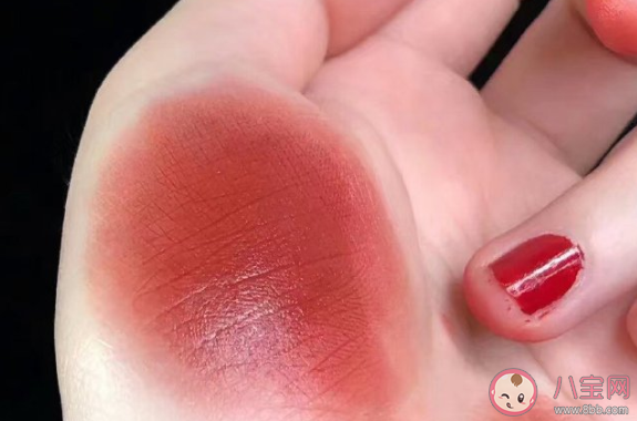 阿玛尼红管206试色好看吗 阿玛尼红管206适合哪种肤质