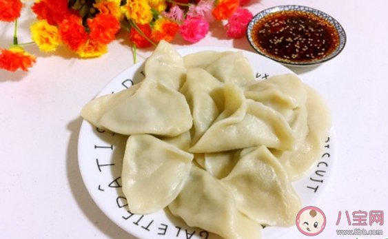 白菜包饺子要焯水吗 饺馅子白菜要过水吗 白菜包饺子要焯水吗 饺馅子白菜要过水吗