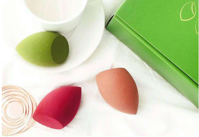美妆蛋吸水用好还是干用好 美妆蛋有什么功能