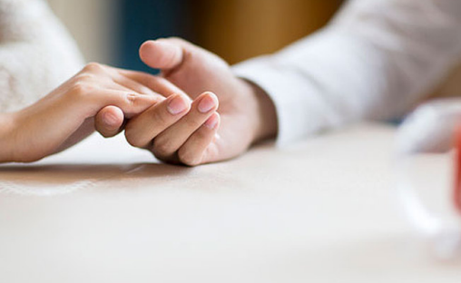 女生爱上一个人的表现 女生爱你会有哪些表现