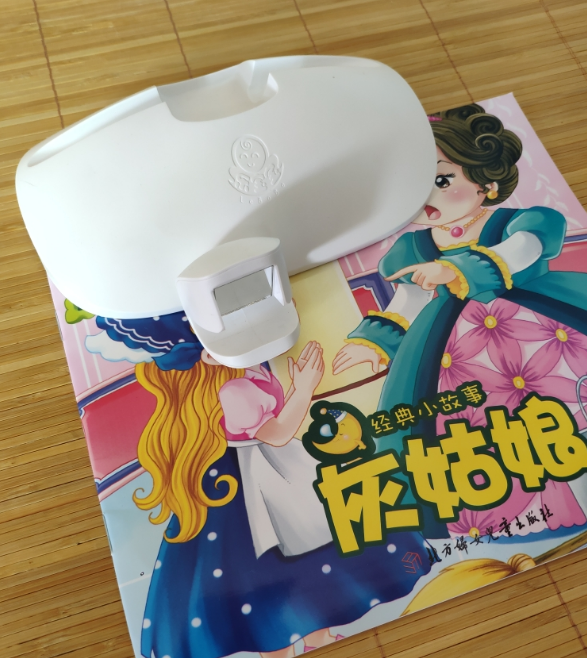 怎么拿乐宝宝绘读伴侣给孩子读书 乐宝宝绘读伴侣使用方法