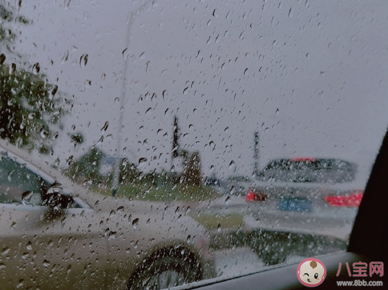 每天下雨该怎么发朋友圈 天天下雨好烦的朋友圈说说