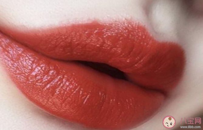 枫叶红口红适合什么肤色使用 枫叶红口红好用吗