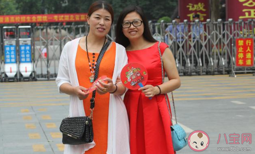 家长送孩子高考穿什么衣服寓意好 家长送孩子高考该怎么穿