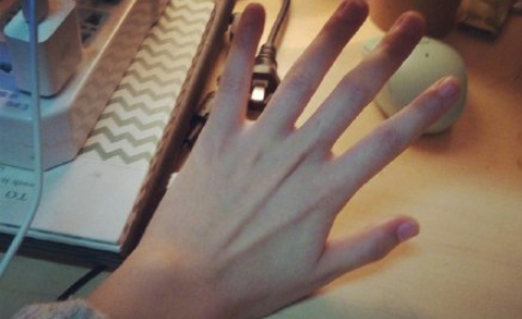 别人的手和我的手是什么梗 别人的手和我的手晒图比较