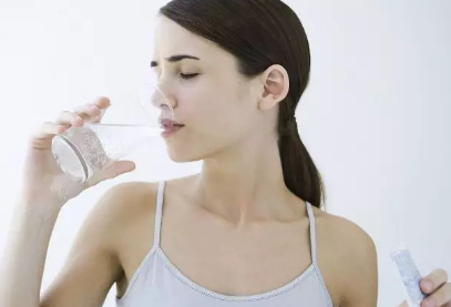 长期不晚饭的人怎么样了 长期不吃晚饭对身体有什么影响