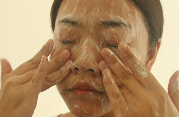 脸上有螨虫有什么特征 脸上有螨虫怎么祛除有效