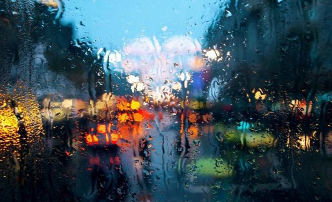 形容突然狂风暴雨的说说 一场猝不及防的暴雨说说 形容突然狂风暴雨的说说 一场猝不及防的暴雨说说