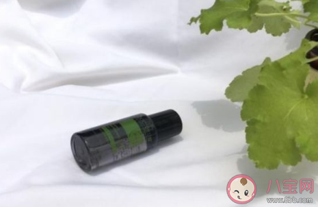 淘米水能洗白衣服吗 白衣服上的污渍怎么处理 淘米水能洗白衣服吗 白衣服上的污渍怎么处理