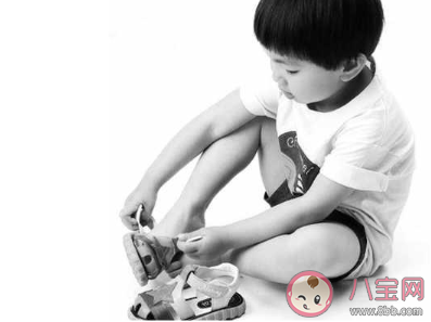 1-3岁的宝宝鞋子如何选择 给宝宝选择鞋子要注意些什么