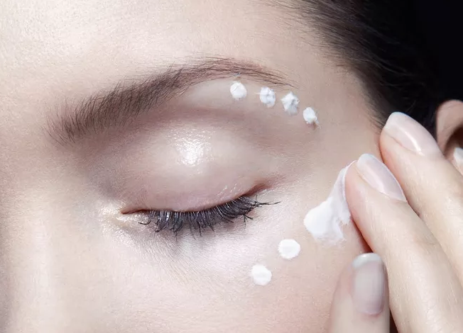 眼霜多久用一次比较合适 眼霜正确涂抹方法