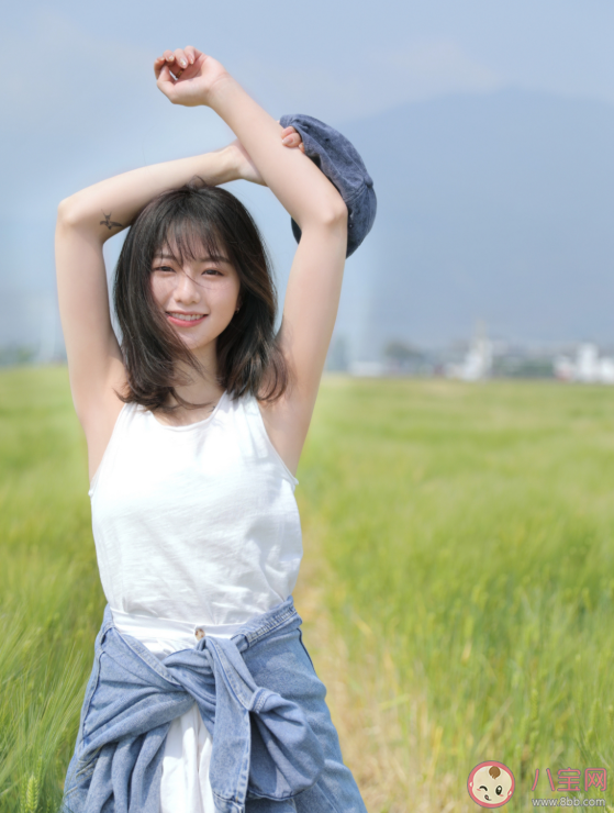 拍照不会摆姿势表情不好怎么办 拍照简单姿势介绍