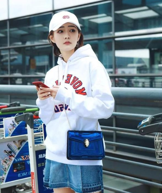 秋冬卫衣怎么搭配好看时尚 2019卫衣穿搭指南技巧