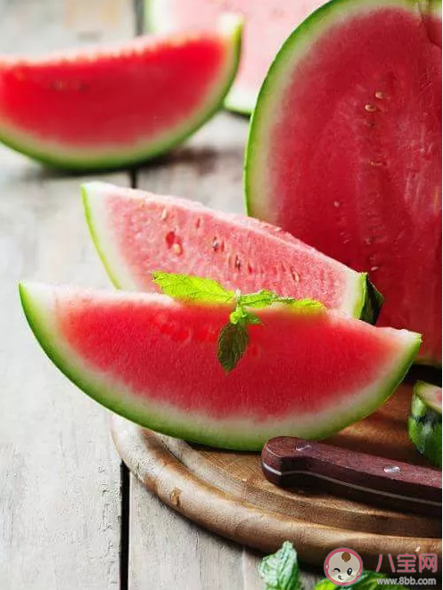 为什么冰过的西瓜更甜 冰过的西瓜更甜是真的吗 为什么冰过的西瓜更甜 冰过的西瓜更甜是真的吗