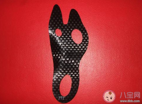 篮球鞋碳板有什么用 篮球鞋碳板硬吗