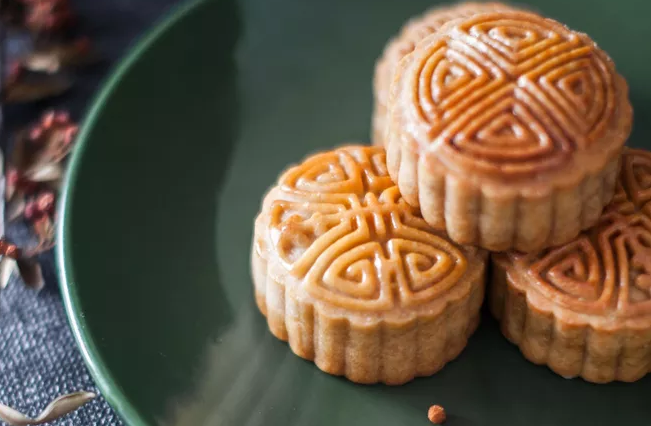 孩子什么时候吃月饼比较好 孩子过量吃月饼有什么危害