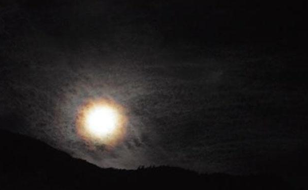 月亮到底是什么颜色2019 月亮的真实颜色