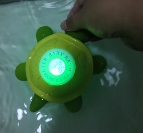 roccy婴儿水温计亮红灯是什么原因 roccy婴儿水温计怎么使用