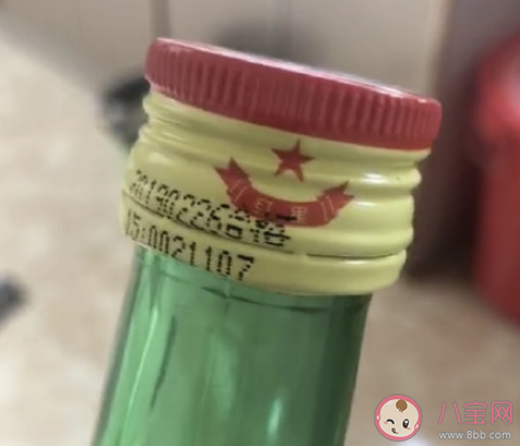 红星二锅头回应酒里泡苍蝇说了什么 红星二锅头如何辨别真假