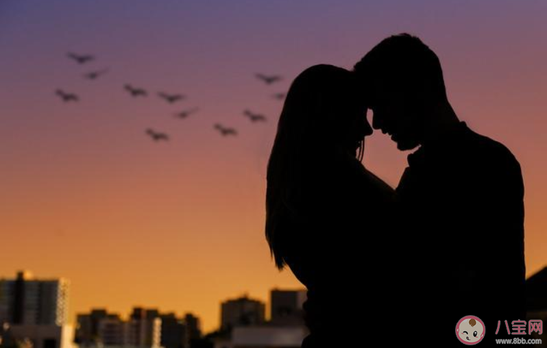 用男朋友姓氏公布恋爱的句子 用男朋友姓氏公布恋情的大全