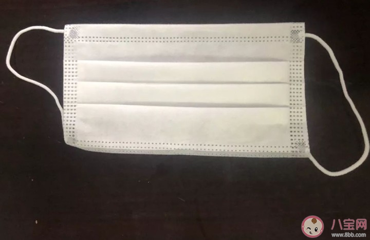 黑色口罩和蓝色口罩哪个好 黑色一次性口罩绳子在里面还是在外