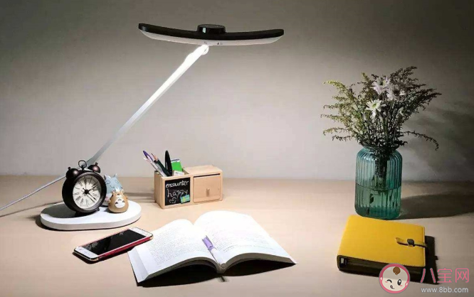 护眼灯真的能防控近视吗 买护眼灯要看哪些参数 护眼灯真的能防控近视吗 买护眼灯要看哪些参数