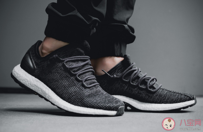 普通运动鞋和专业跑步鞋有什么区别 运动选什么鞋好