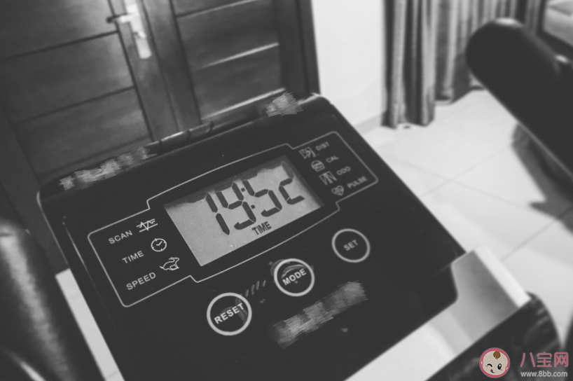 非常时期在家锻炼说说 在家进行锻炼说说朋友圈