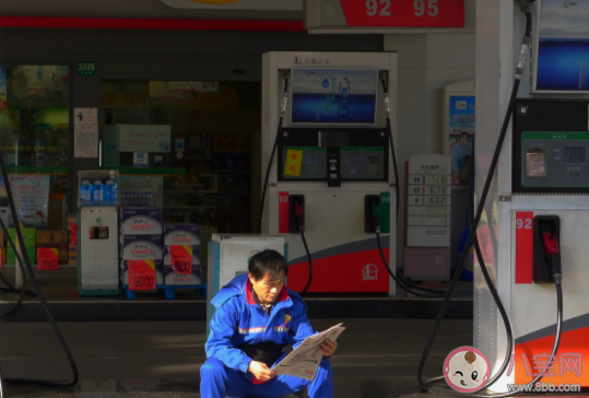 汽车在加油站加油要不要熄火  为什么汽车在加油站要熄火
