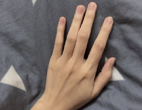 别人的手和我的手是什么梗 别人的手和我的手晒图比较