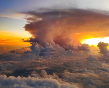 飞机上拍的最美照片朋友圈 坐飞机朋友圈说说带图片