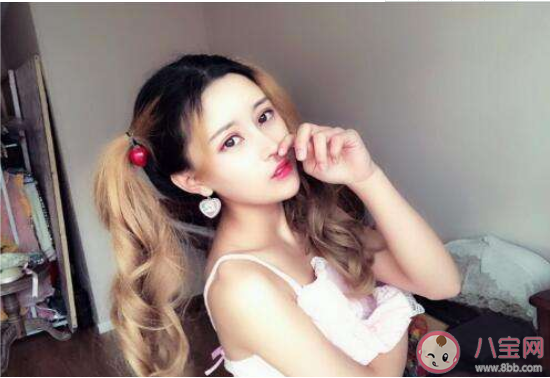 古街车水马龙街边几个孩童是什么歌 《故人泪》完整版歌词原唱在线听歌