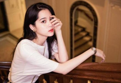 欧阳娜娜小时候什么样子 欧阳娜娜三岁走秀图