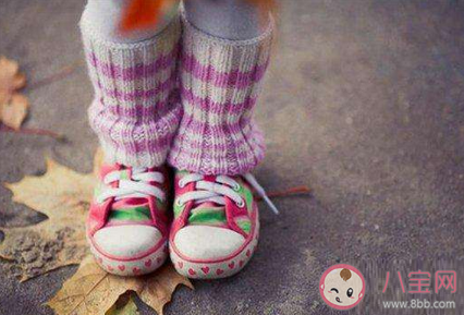 1-3岁的宝宝鞋子如何选择 给宝宝选择鞋子要注意些什么
