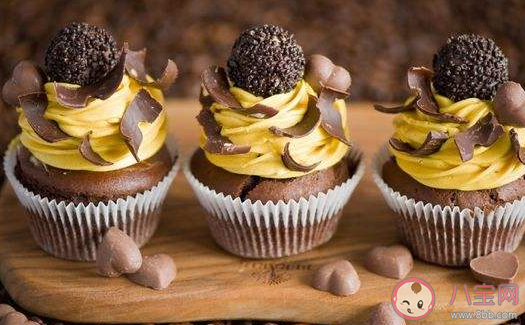 纸杯蛋糕爆裂什么原因 杯子蛋糕表面爆裂怎么办 纸杯蛋糕爆裂什么原因 杯子蛋糕表面爆裂怎么办