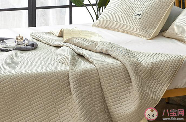 乳胶凉席凉爽吗 乳胶凉席和冰丝凉席有什么区别 乳胶凉席凉爽吗 乳胶凉席和冰丝凉席有什么区别