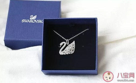 施华洛世奇项链掉色怎么回事 为什么施华洛世奇项链会掉色